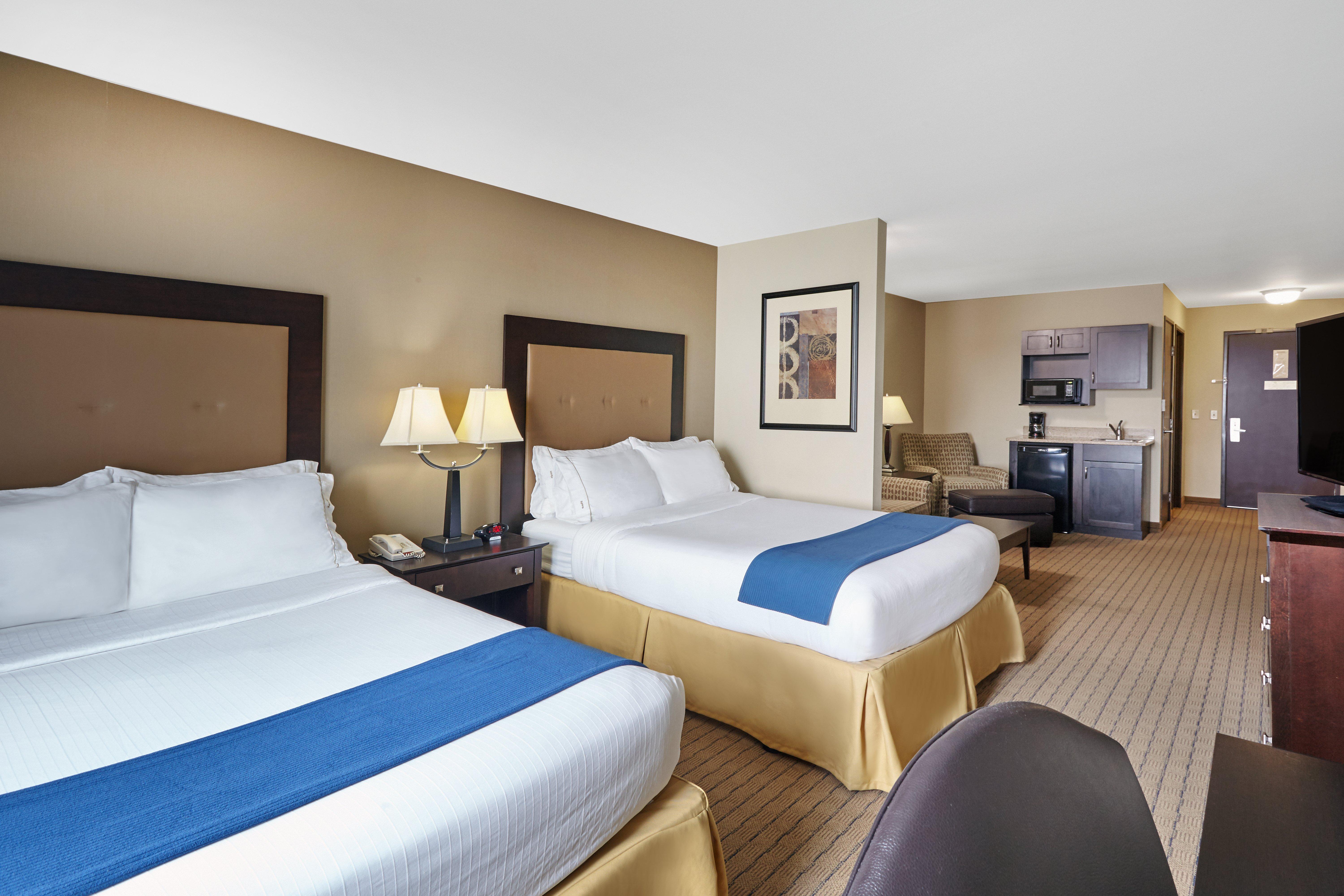 Holiday Inn Express & Suites Madison-Verona By Ihg Экстерьер фото