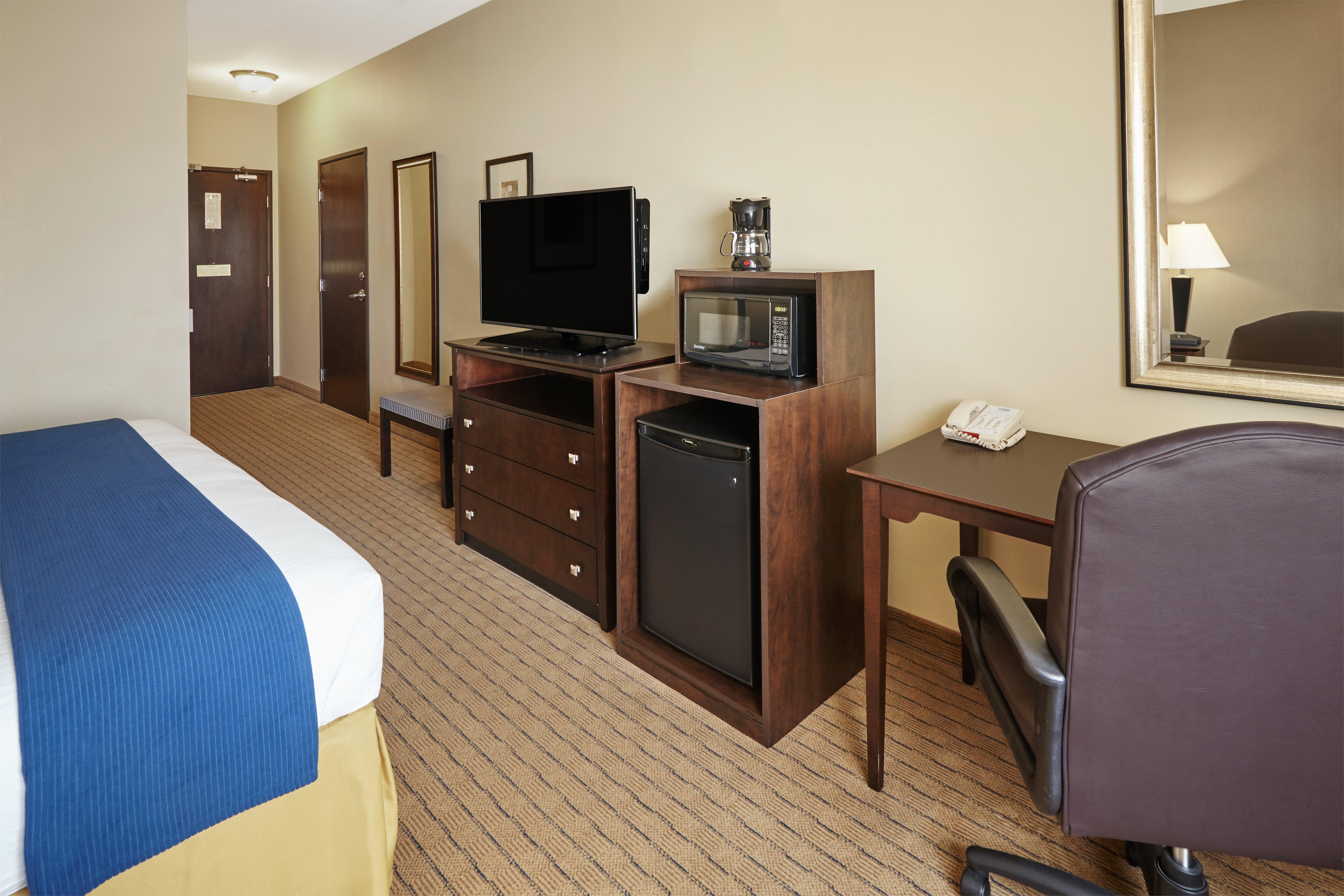 Holiday Inn Express & Suites Madison-Verona By Ihg Экстерьер фото