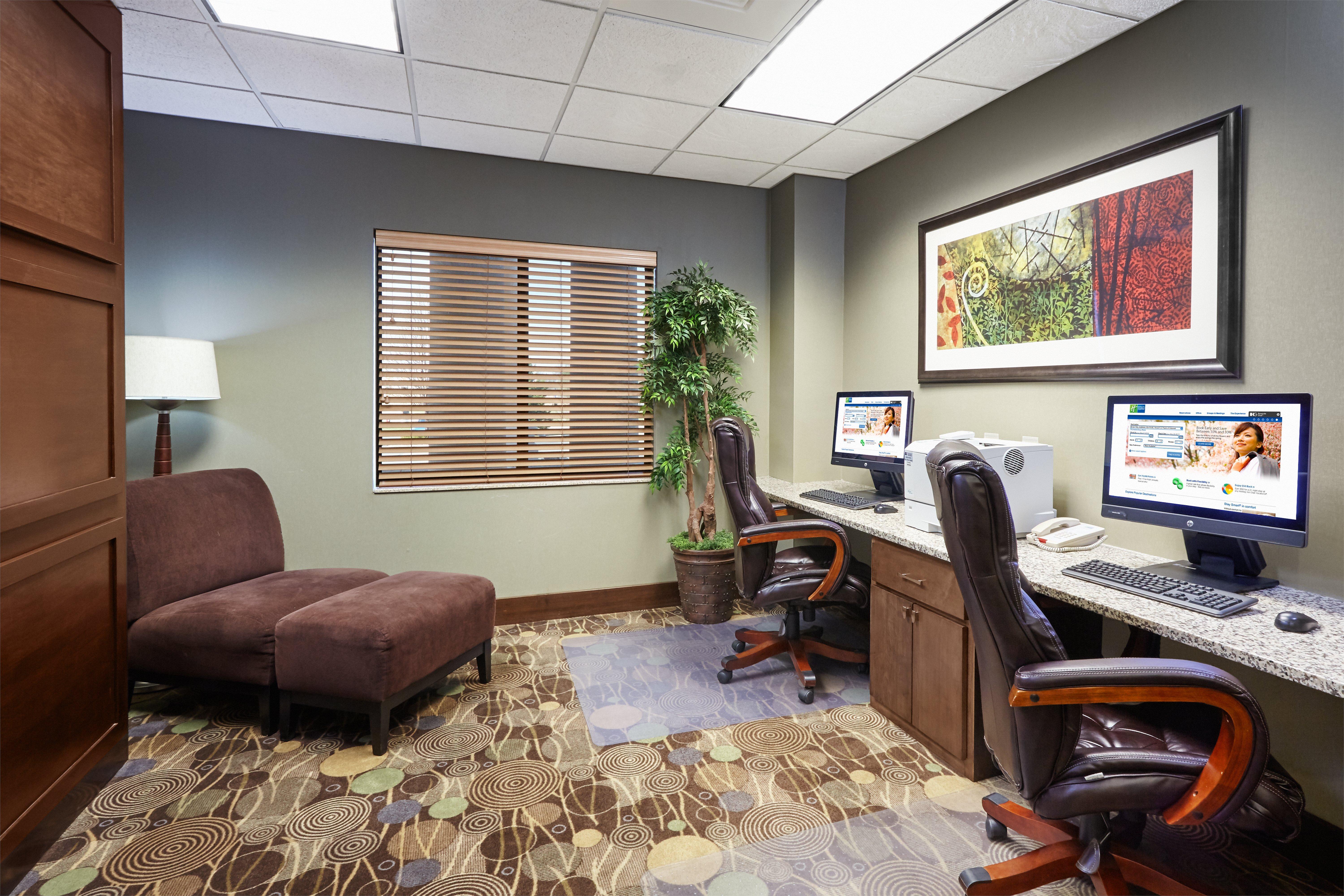 Holiday Inn Express & Suites Madison-Verona By Ihg Экстерьер фото