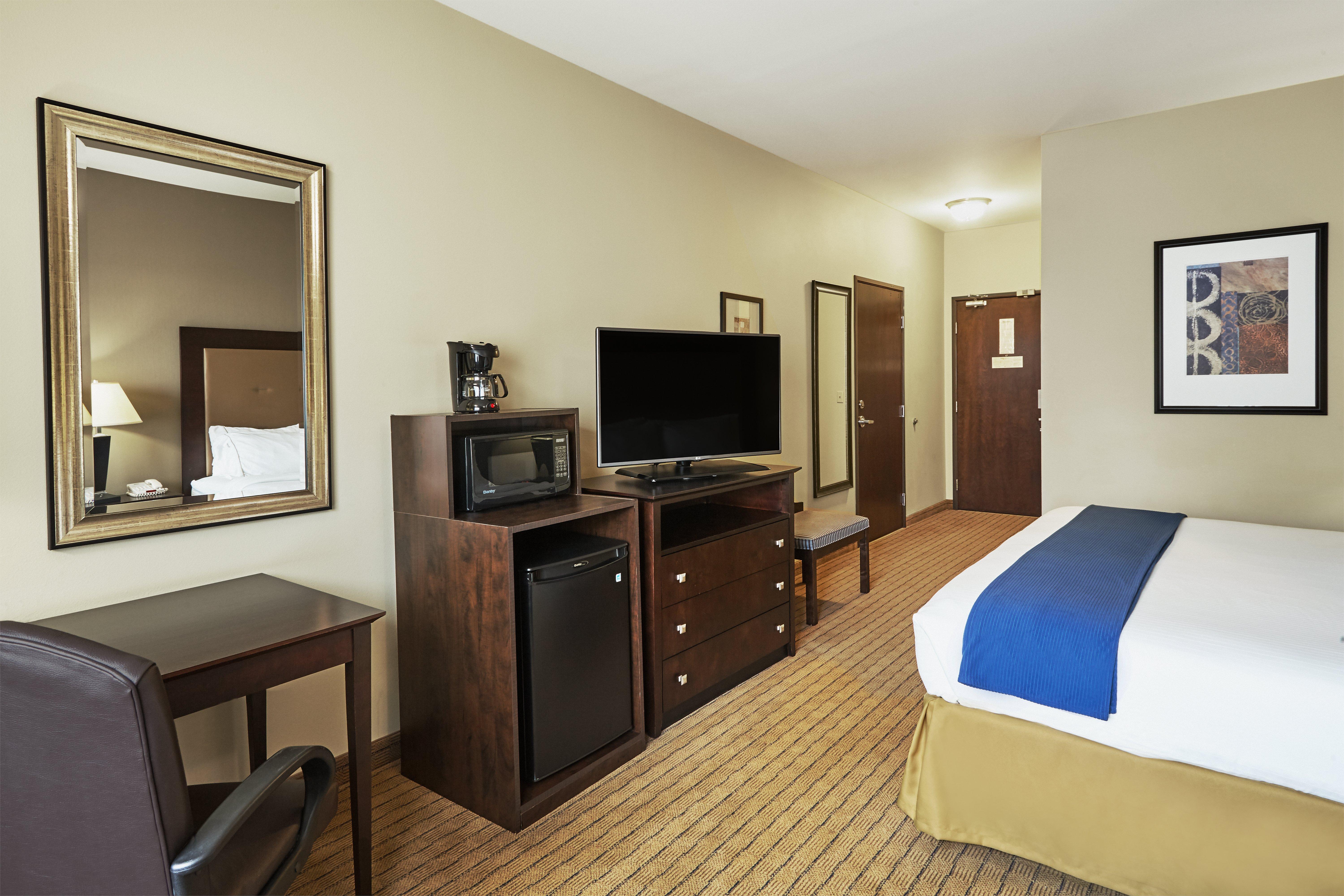 Holiday Inn Express & Suites Madison-Verona By Ihg Экстерьер фото
