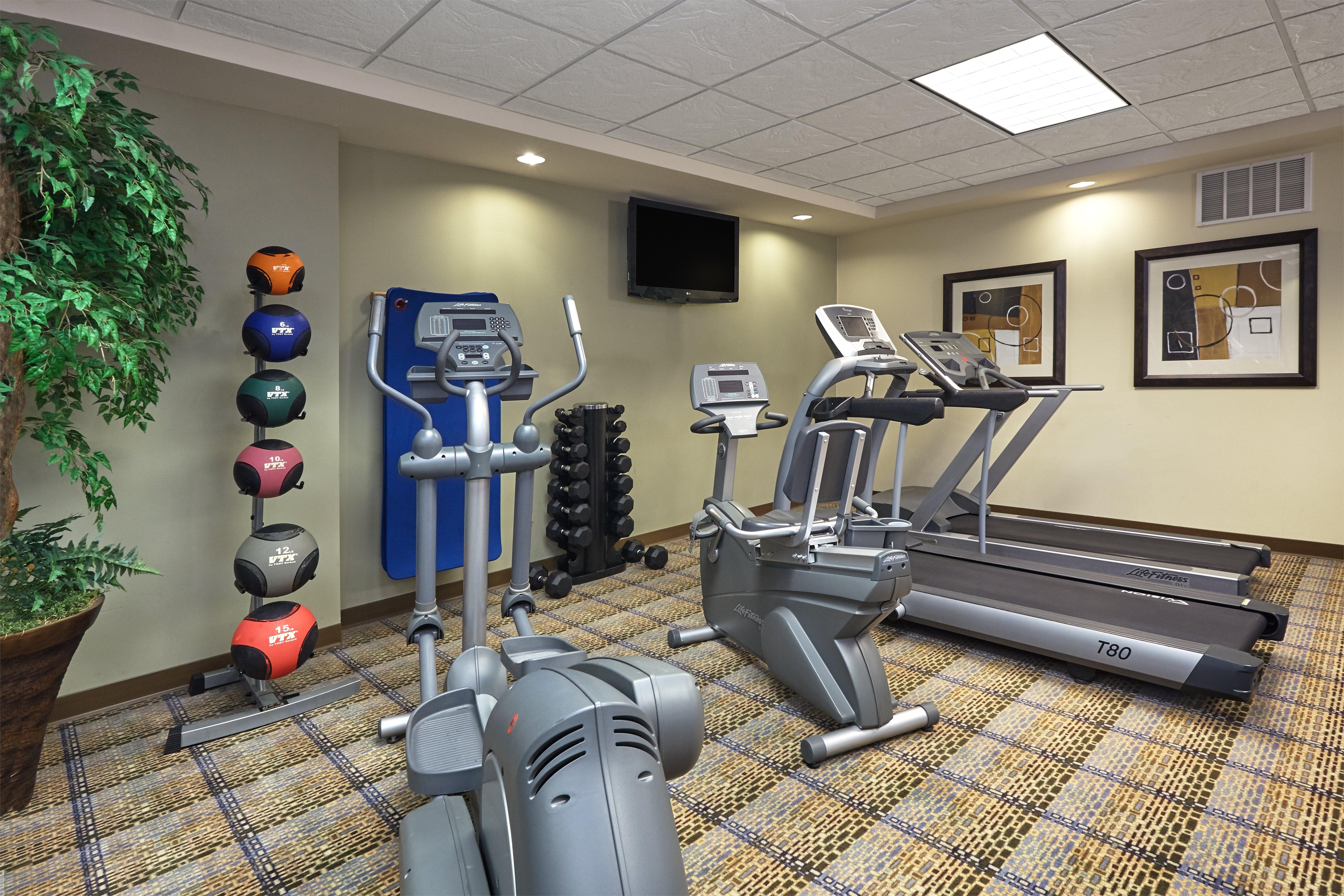 Holiday Inn Express & Suites Madison-Verona By Ihg Экстерьер фото