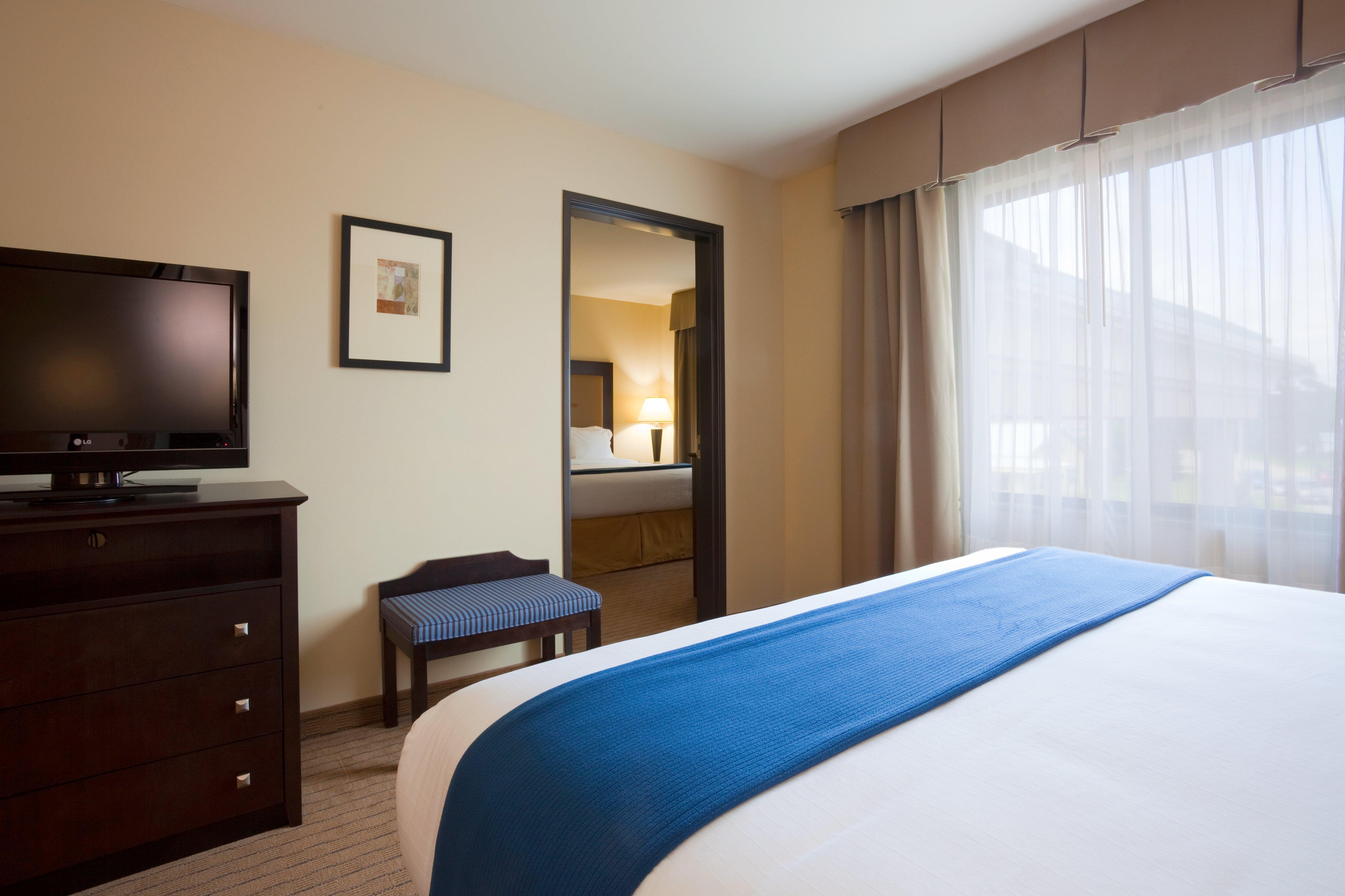 Holiday Inn Express & Suites Madison-Verona By Ihg Номер фото