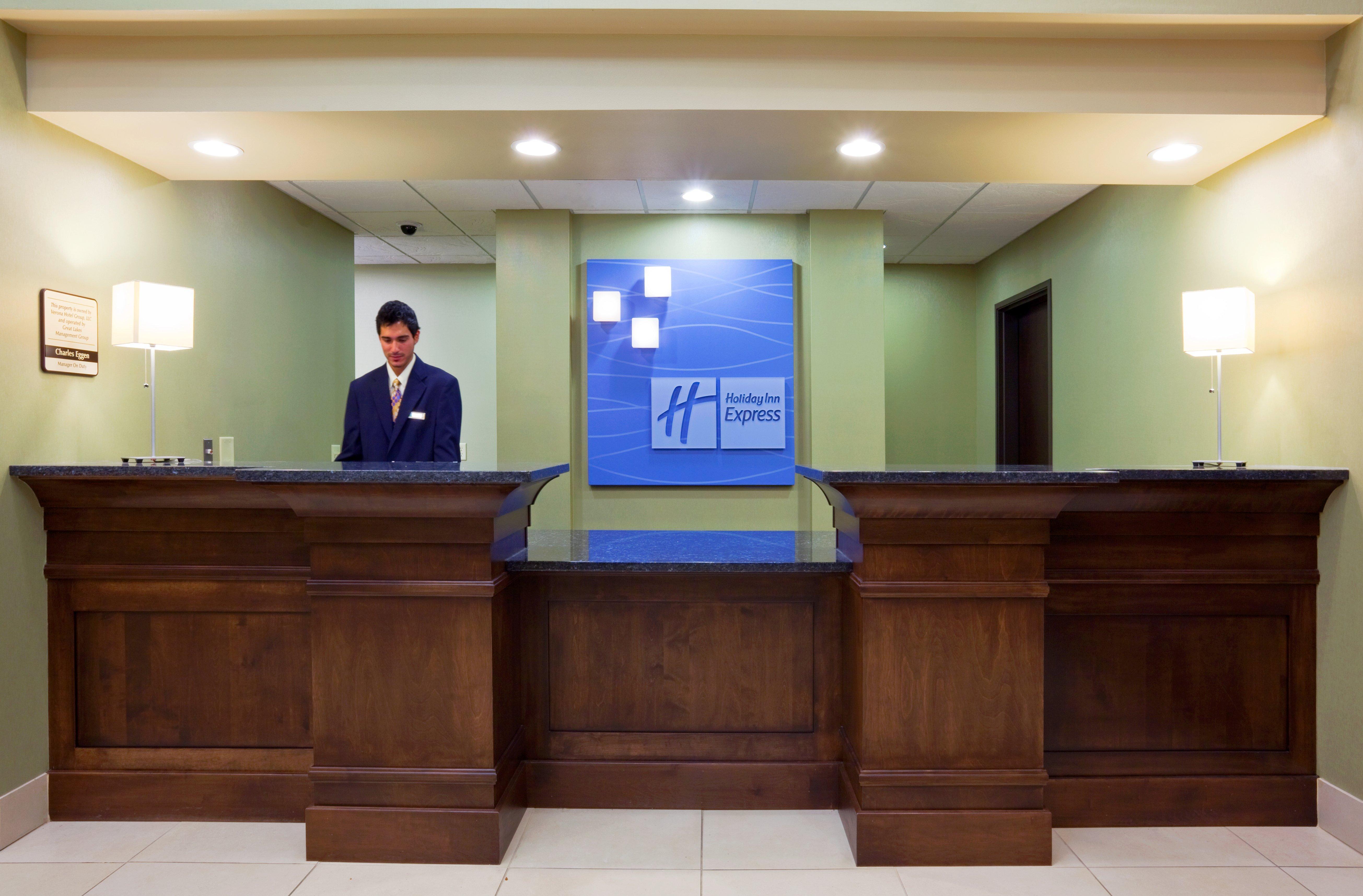 Holiday Inn Express & Suites Madison-Verona By Ihg Экстерьер фото