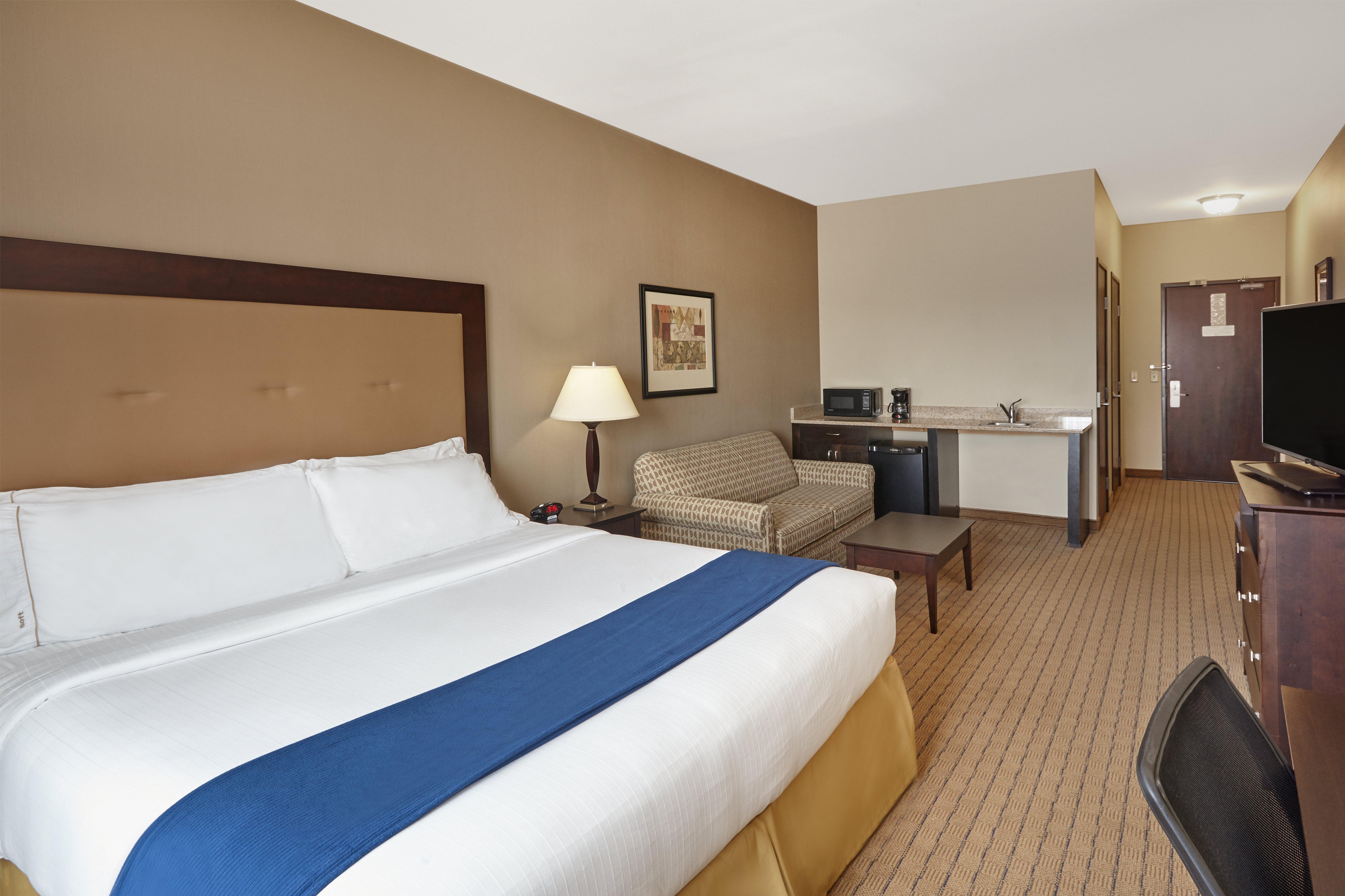 Holiday Inn Express & Suites Madison-Verona By Ihg Экстерьер фото