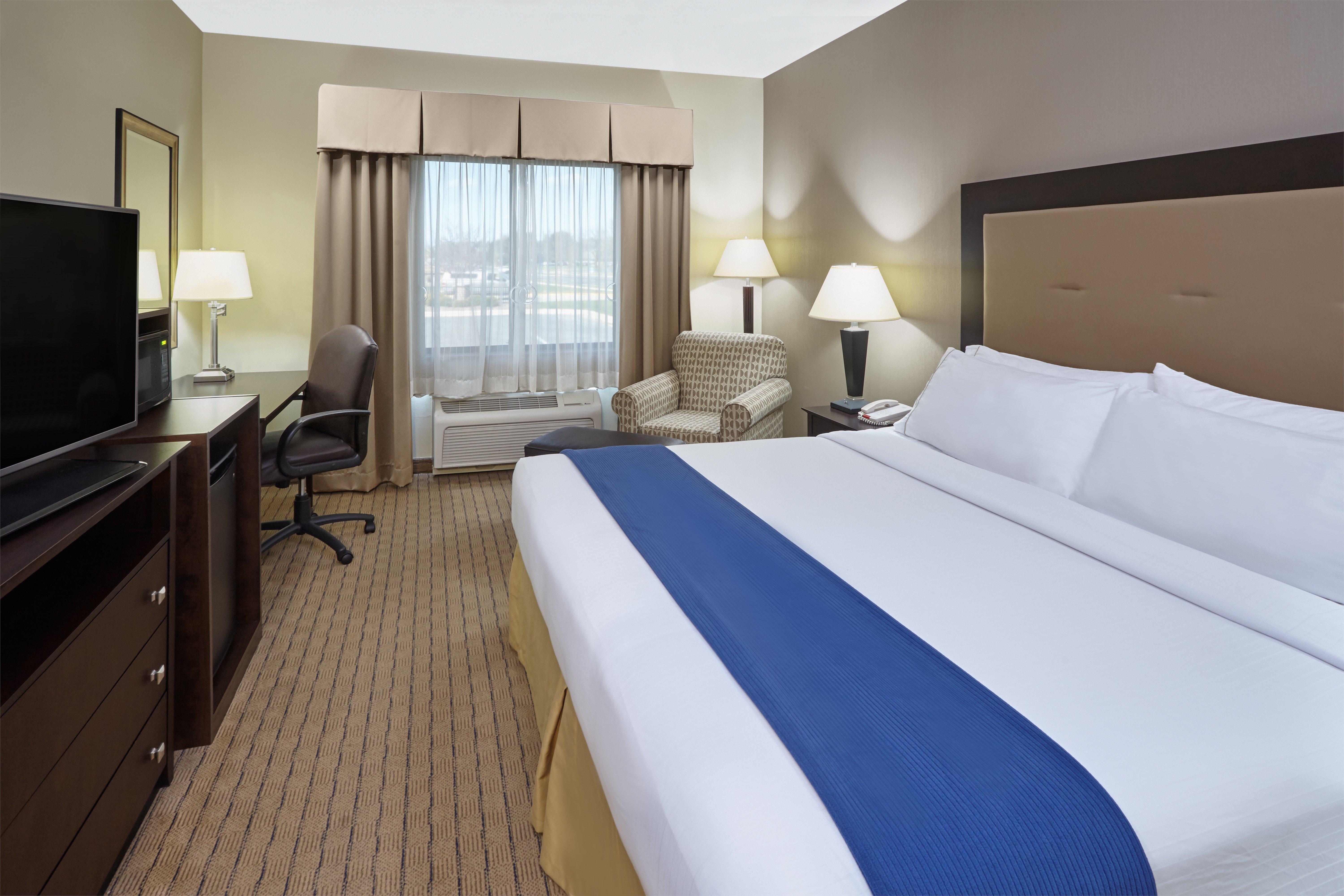 Holiday Inn Express & Suites Madison-Verona By Ihg Экстерьер фото