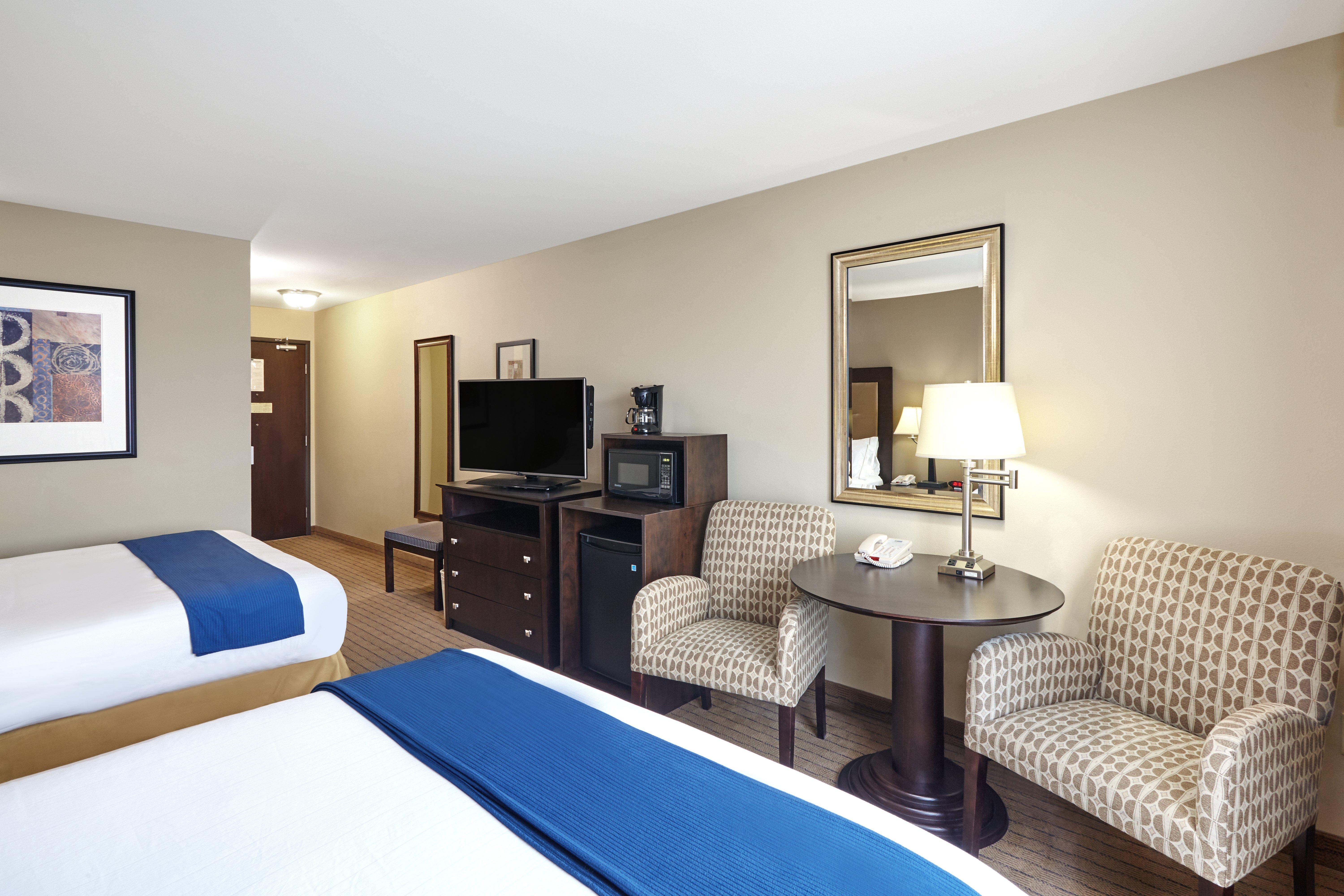 Holiday Inn Express & Suites Madison-Verona By Ihg Экстерьер фото