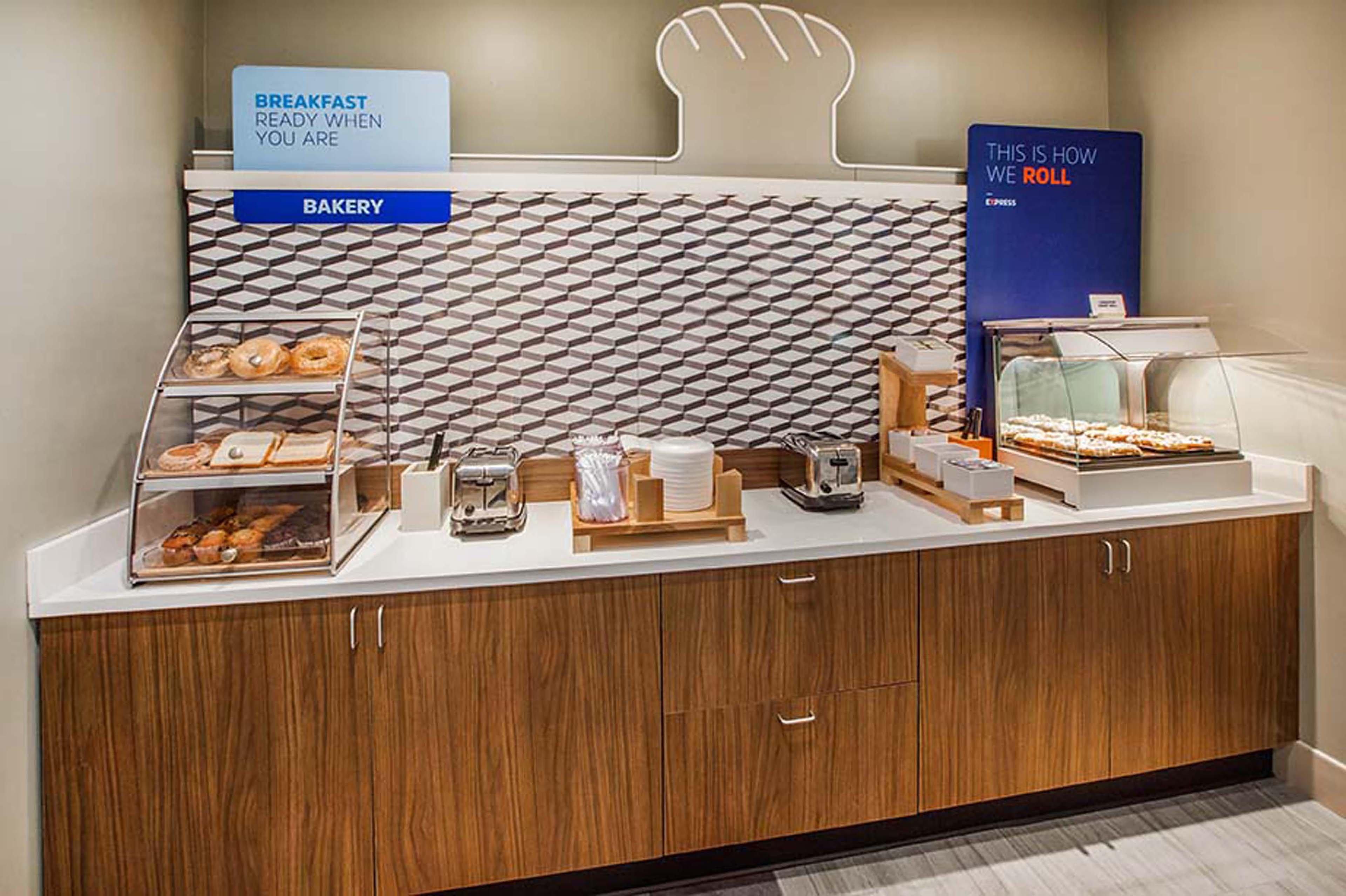 Holiday Inn Express & Suites Madison-Verona By Ihg Экстерьер фото