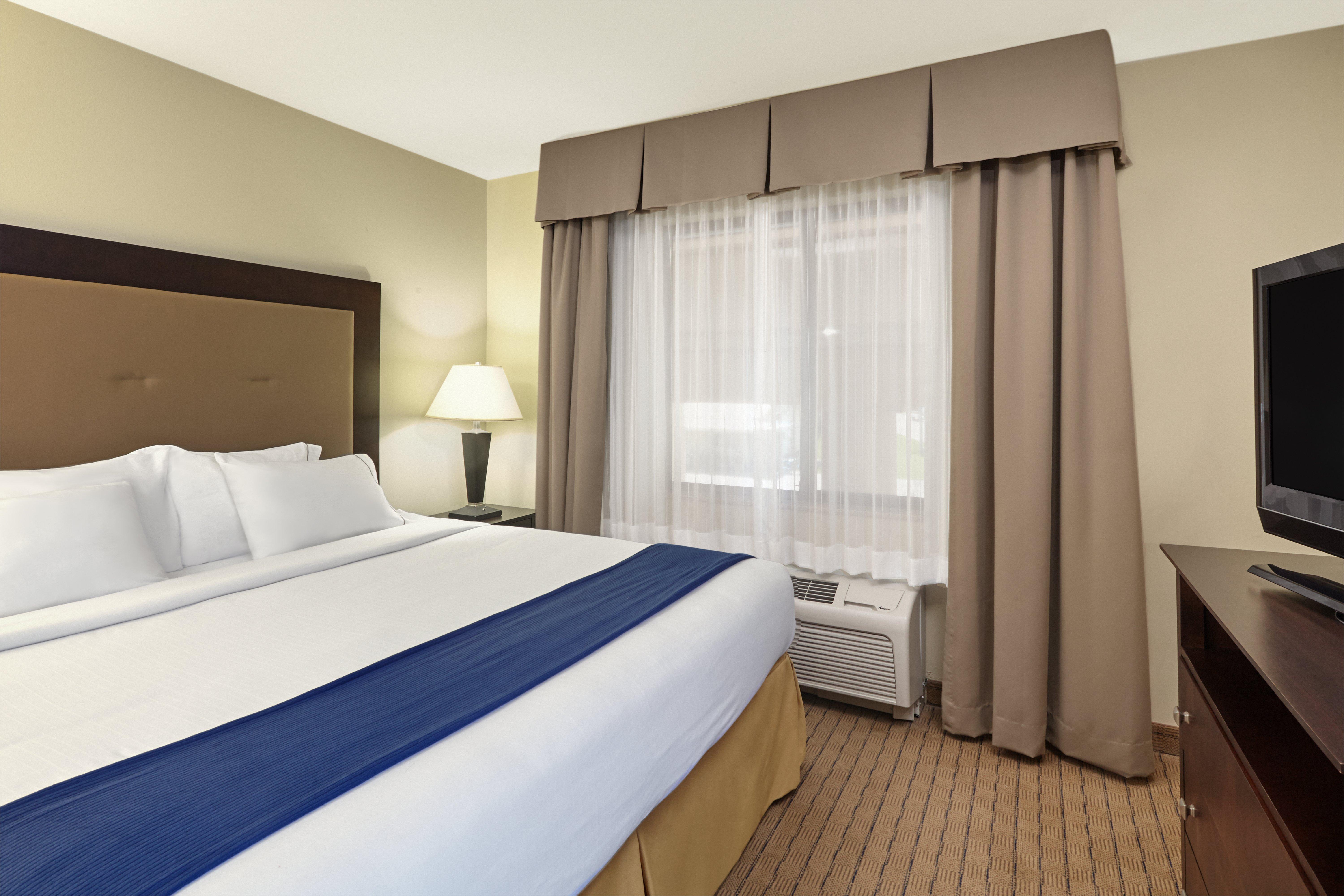 Holiday Inn Express & Suites Madison-Verona By Ihg Экстерьер фото