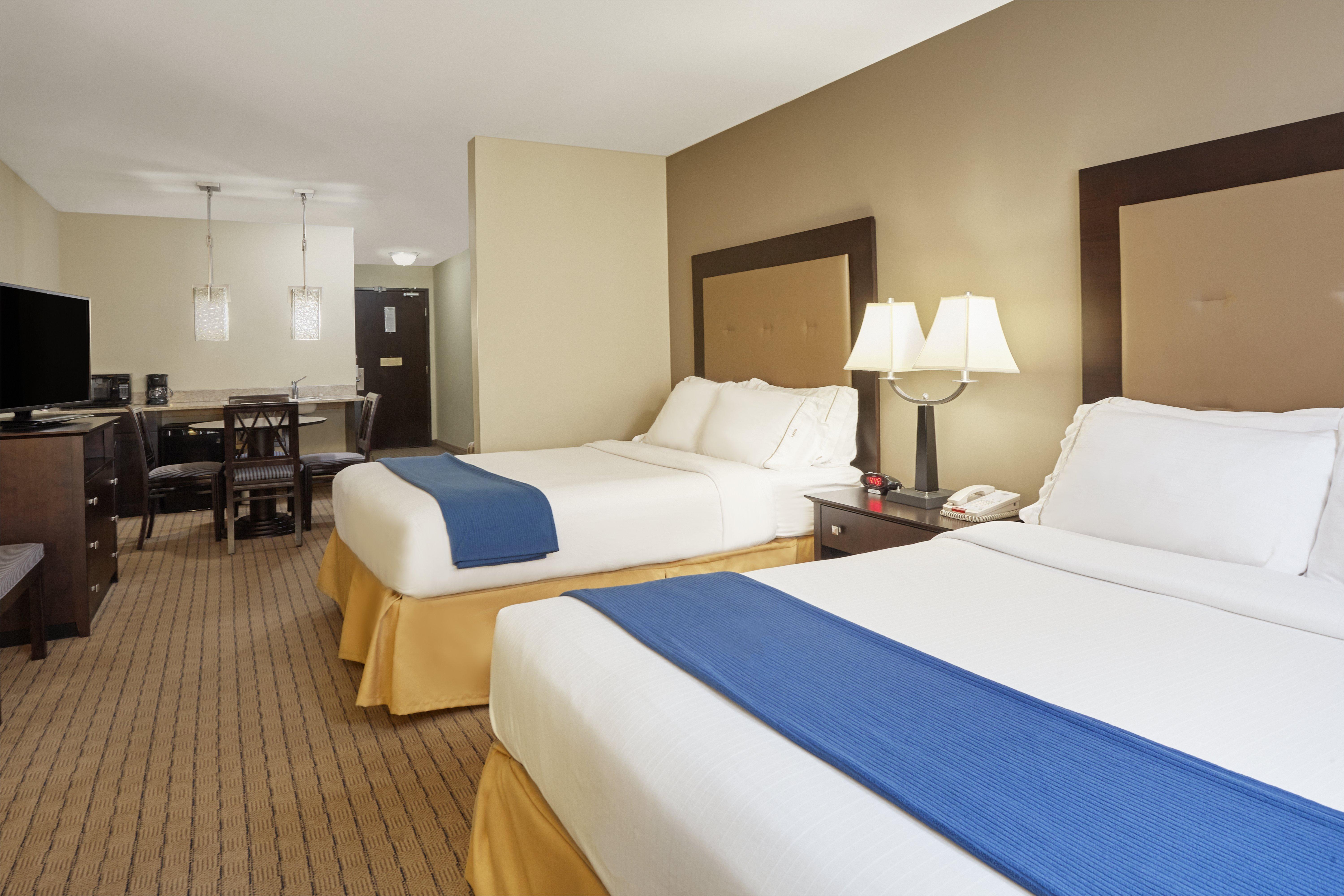 Holiday Inn Express & Suites Madison-Verona By Ihg Экстерьер фото