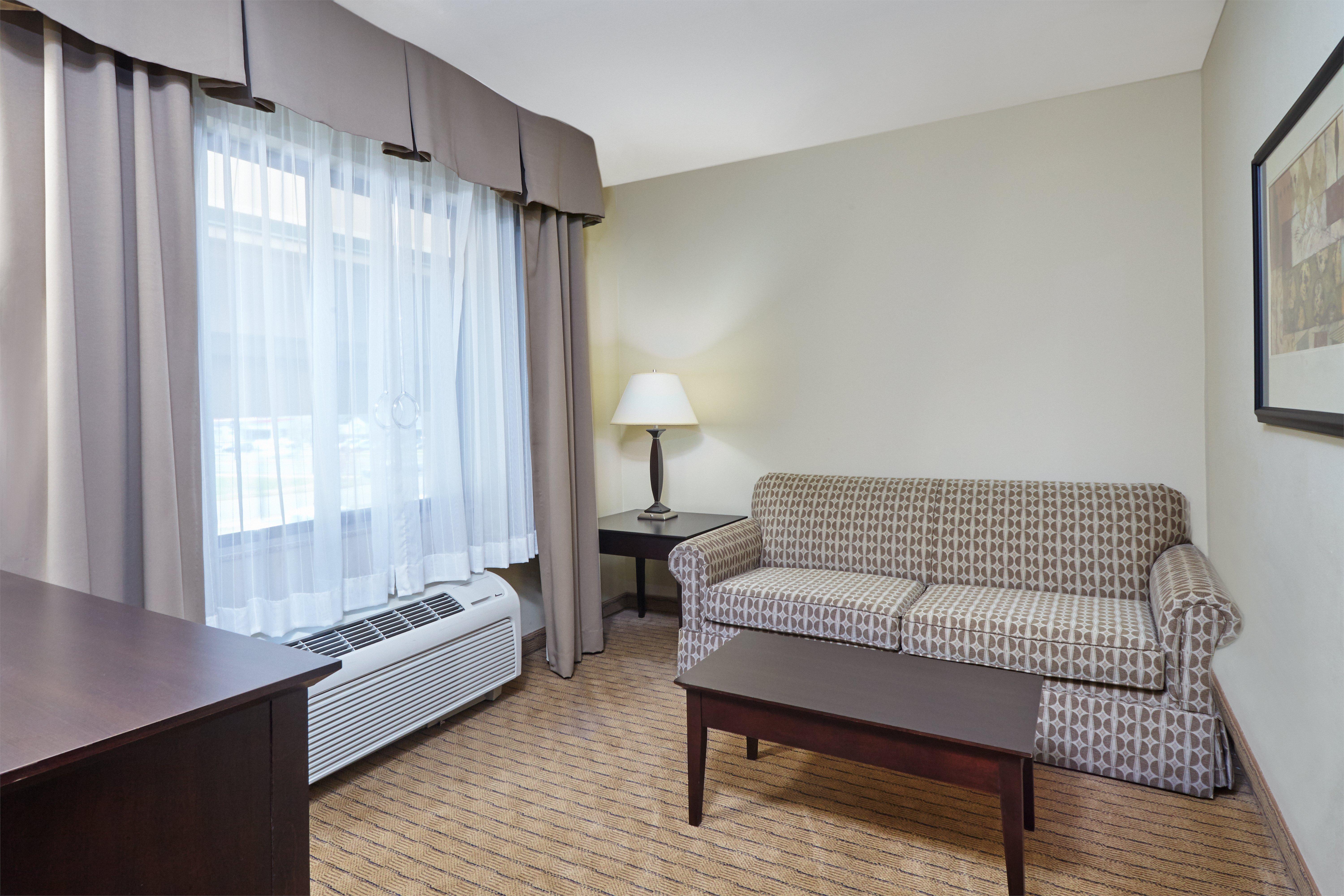 Holiday Inn Express & Suites Madison-Verona By Ihg Экстерьер фото
