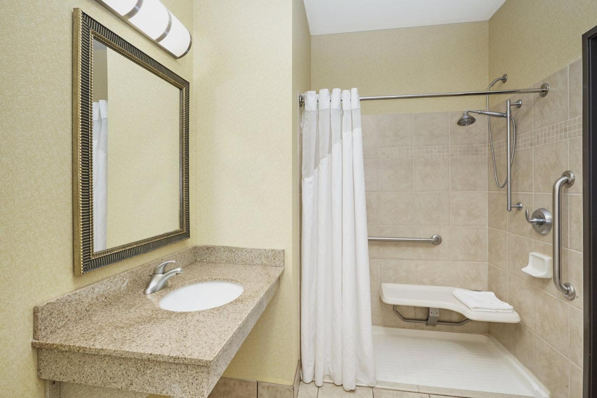 Holiday Inn Express & Suites Madison-Verona By Ihg Экстерьер фото