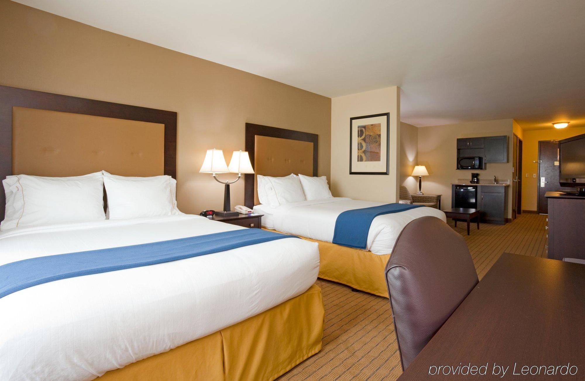 Holiday Inn Express & Suites Madison-Verona By Ihg Экстерьер фото