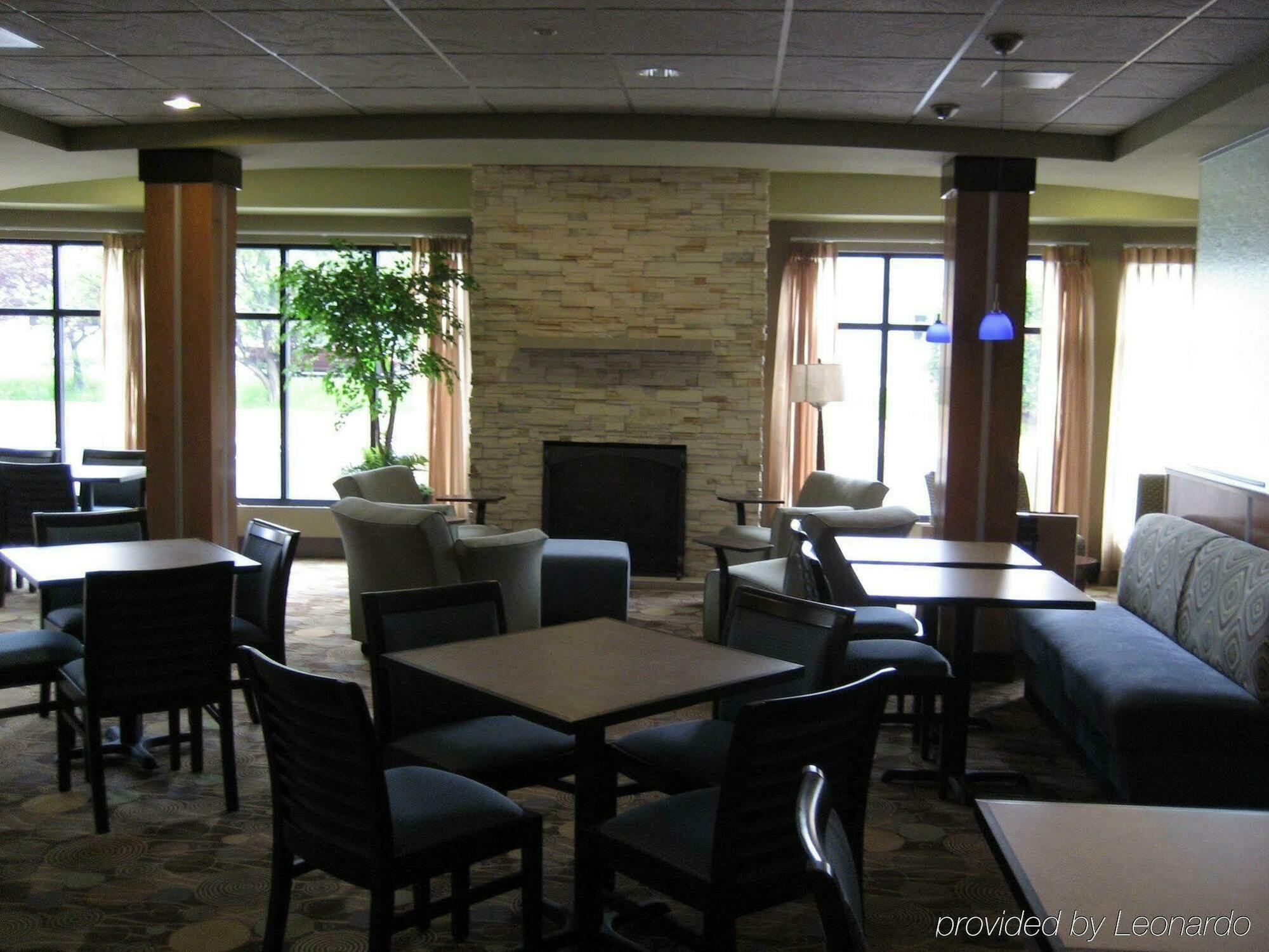 Holiday Inn Express & Suites Madison-Verona By Ihg Экстерьер фото