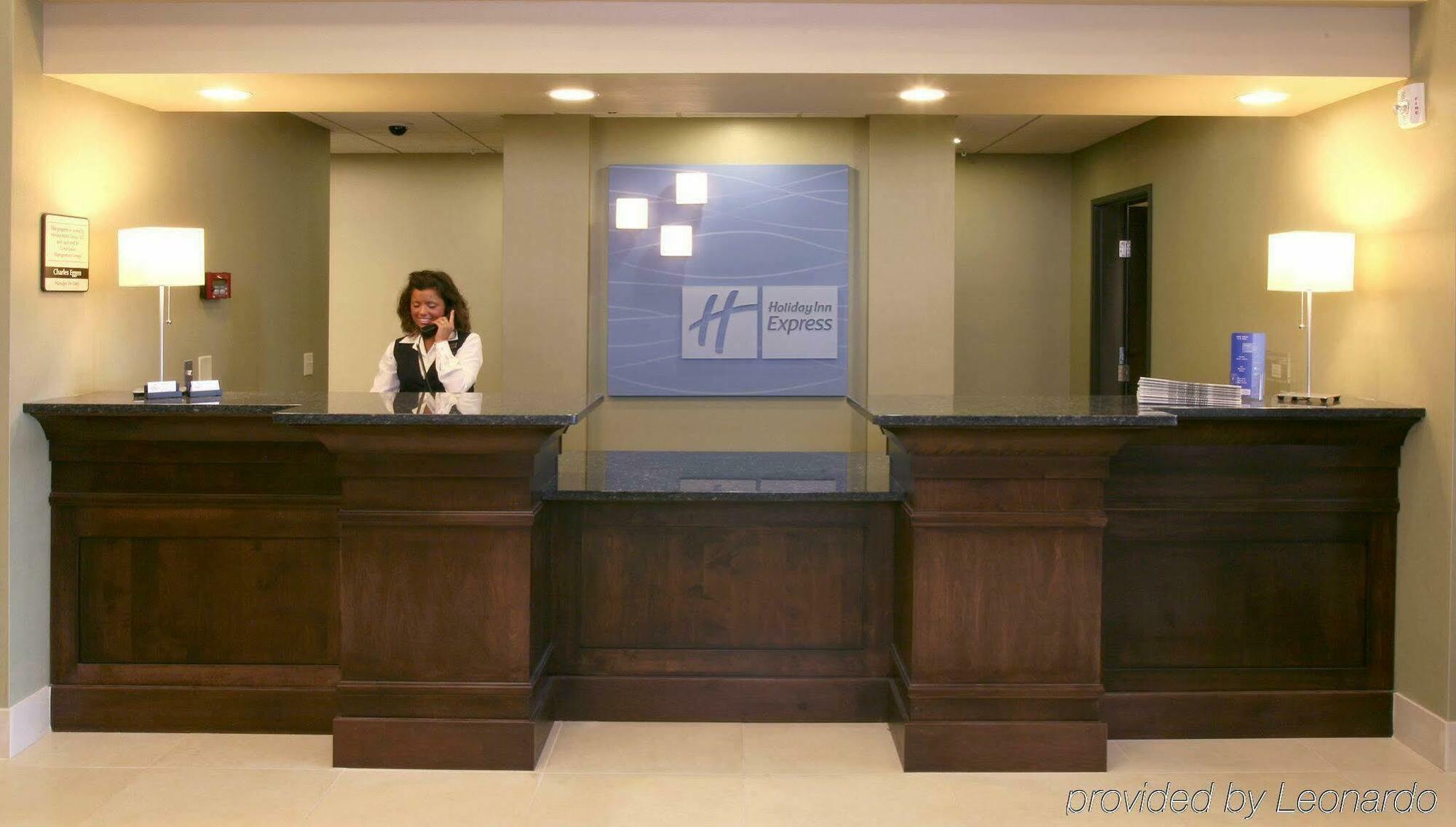 Holiday Inn Express & Suites Madison-Verona By Ihg Экстерьер фото